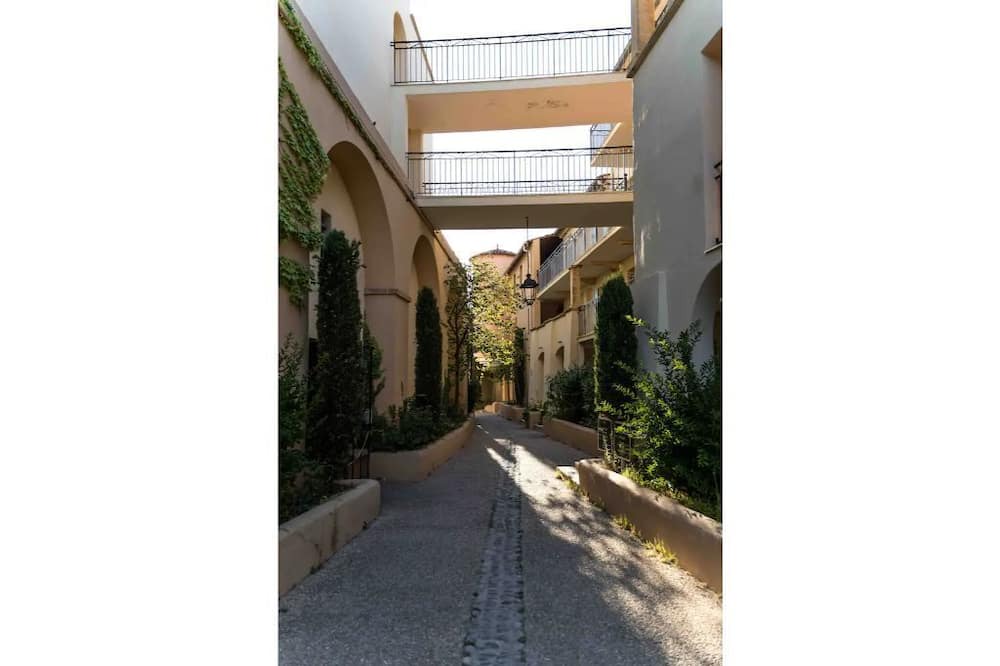 Photo of Outdoor in Pont Royal