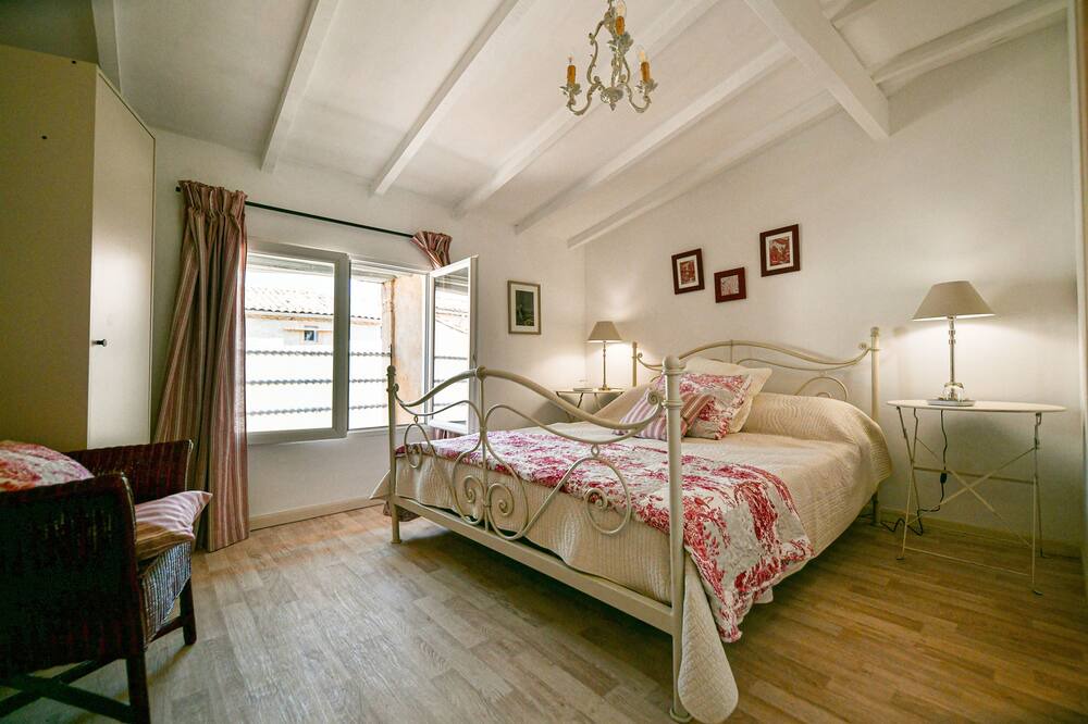 Photo of Bedroom in Saint-Maximin