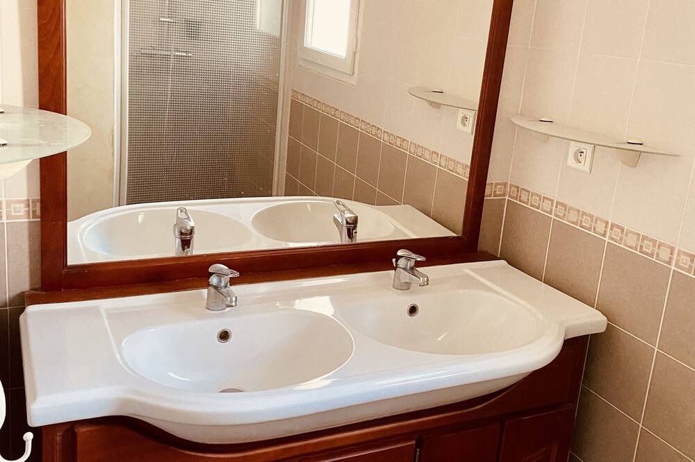 Photo of Bathroom in Euzet-les-Bains