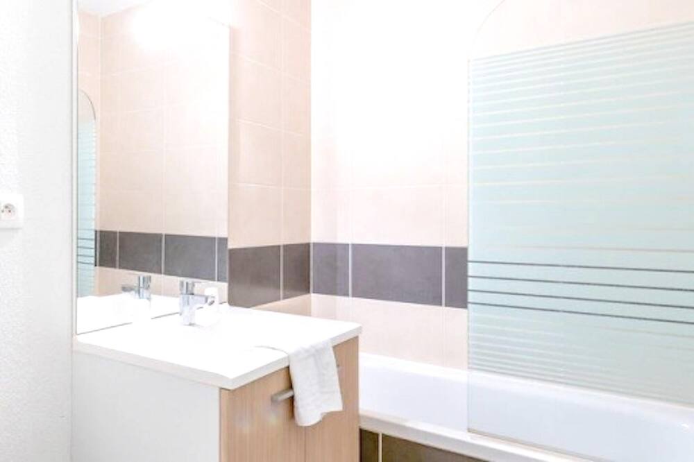 Photo of Bathroom in Saint-Saturnin-les-Avignon