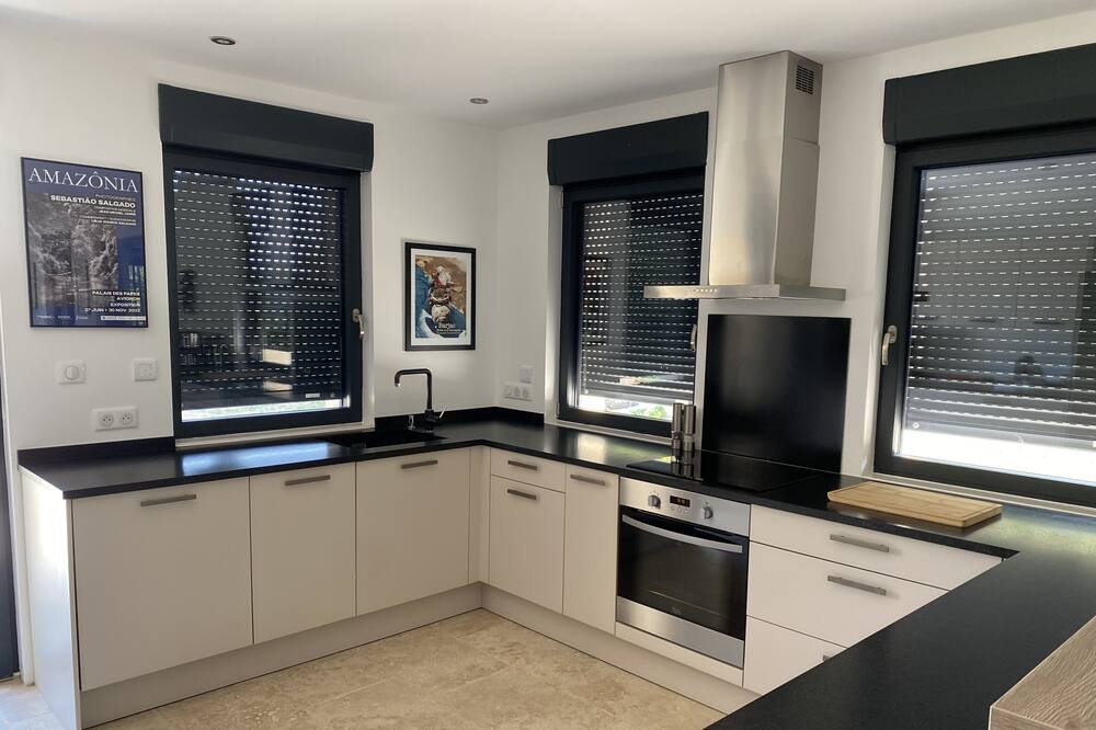 Photo of Kitchen in Saint-Andre-de-Roquepertuis