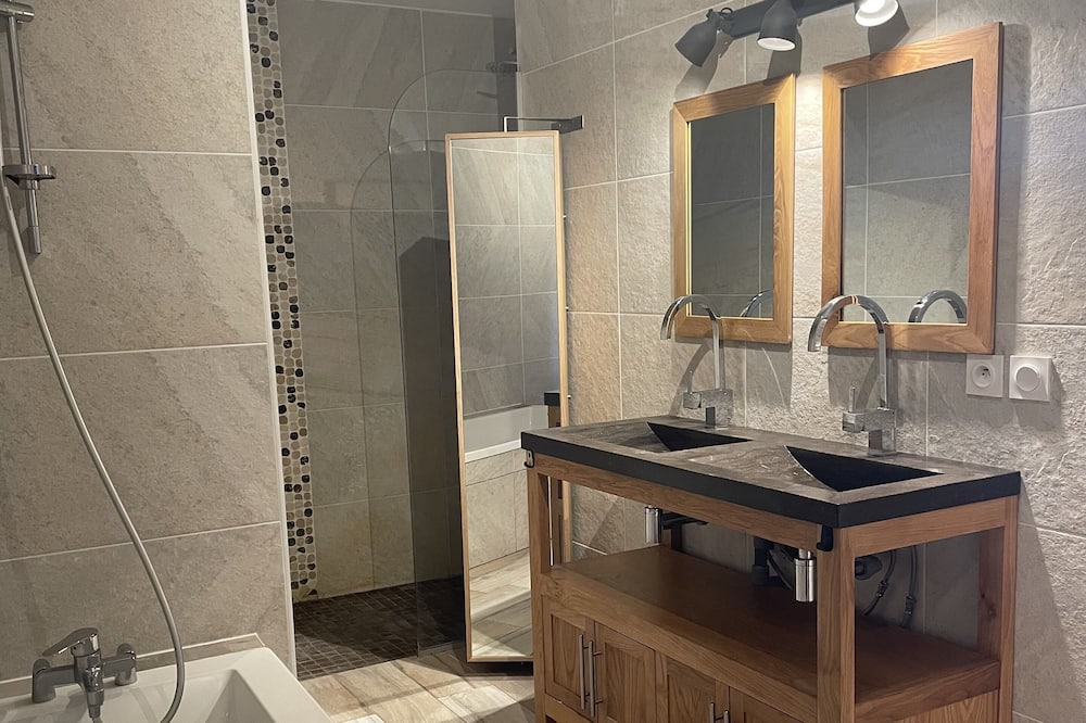 Photo of Bathroom in Arenthon