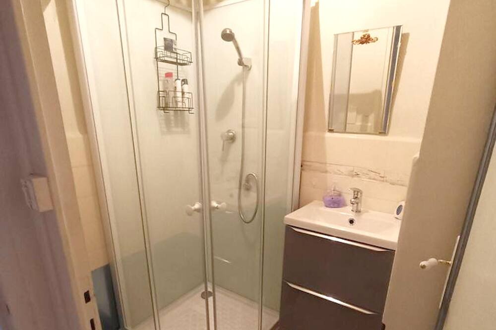 Photo of Bathroom in Centre Deux