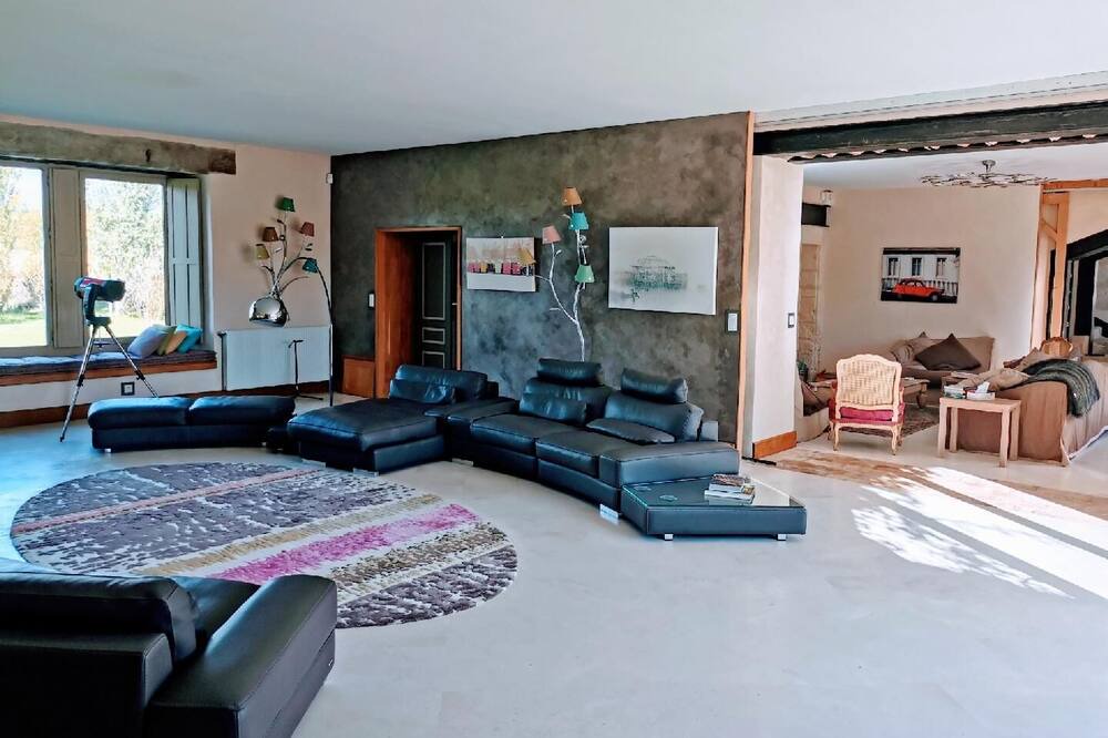 Photo of Livingroom in La Garde-Adhemar