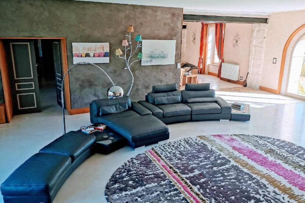 Photo of Livingroom in La Garde-Adhemar