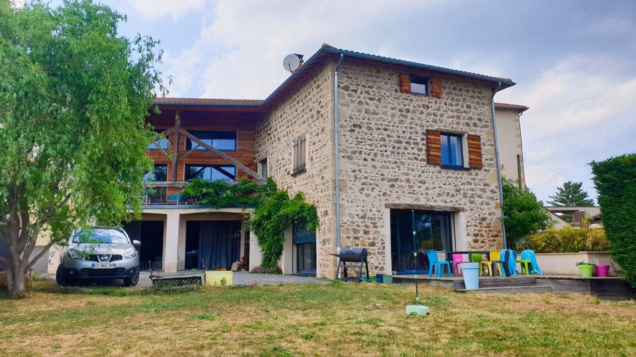 Photo of Buildings in Dareize