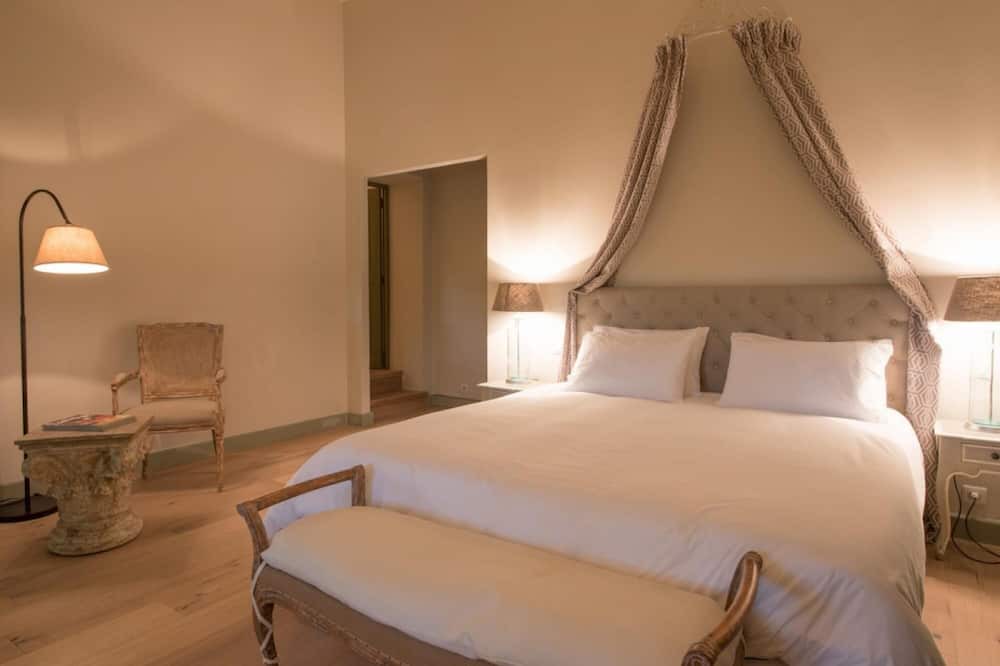 Photo of Bedroom in Noves