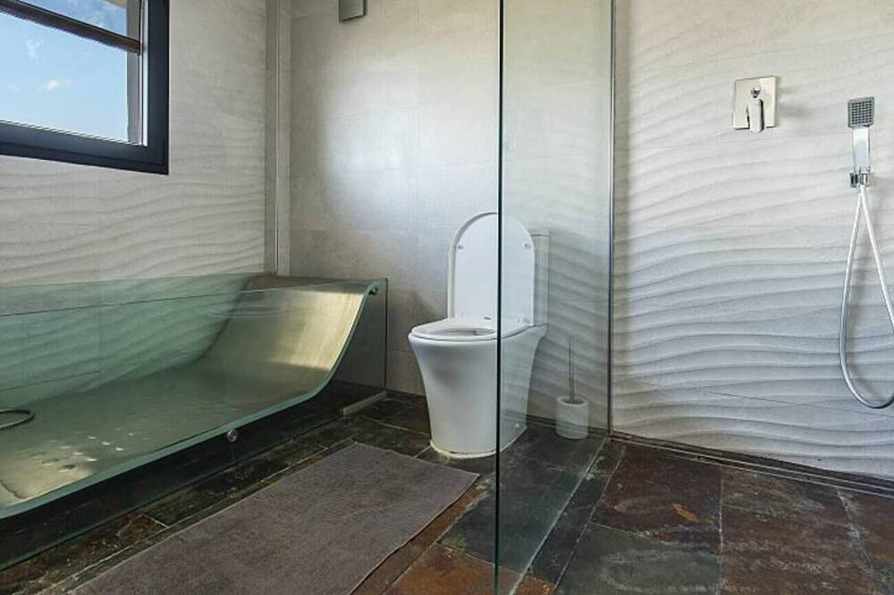 Photo of Bathroom in Arnella