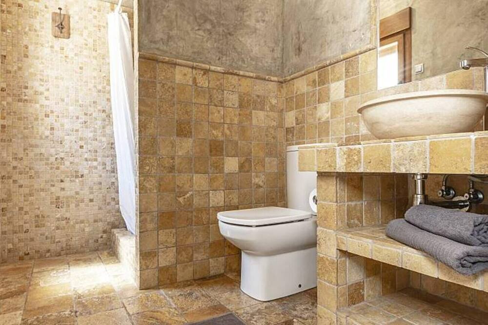 Photo of Bathroom in Arnella