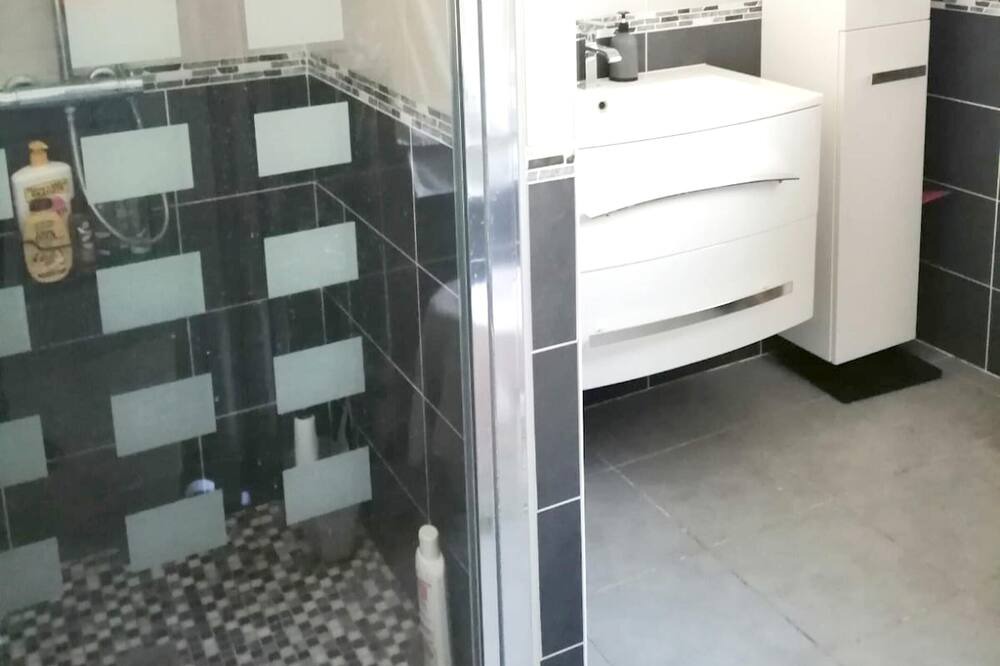 Photo of Bathroom in Sernhac