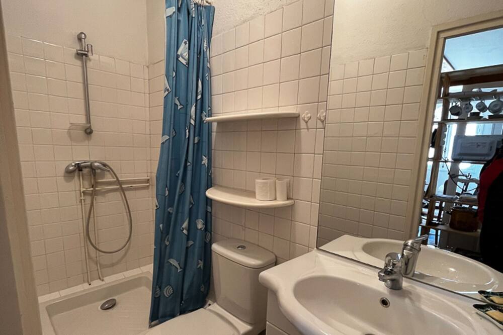 Photo of Bathroom in Cublac