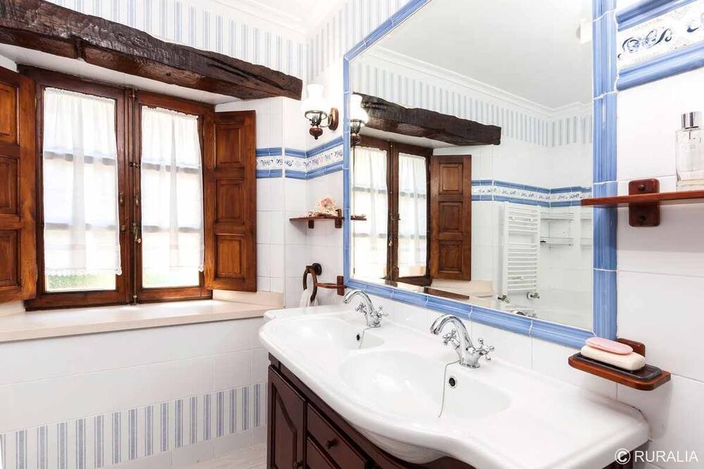 Photo of Bathroom in Orena