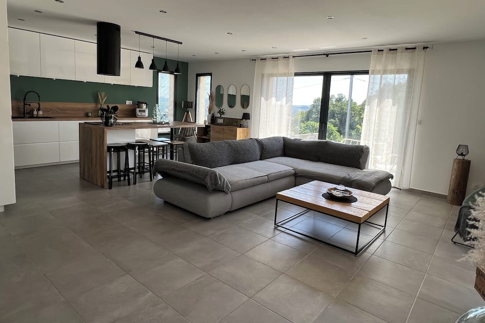 Photo of Livingroom in Sernhac
