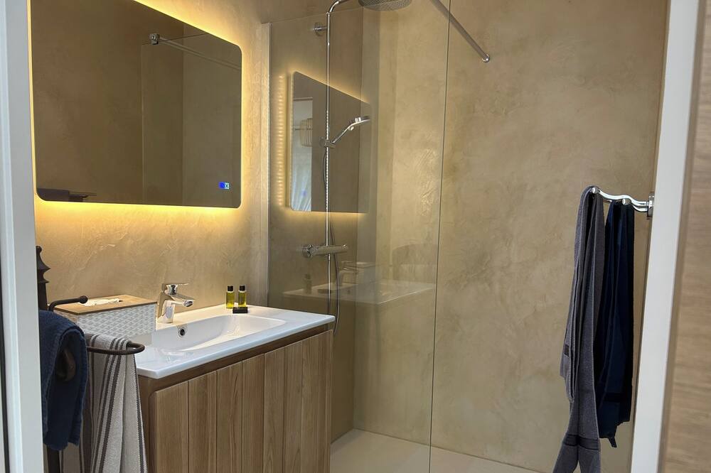 Photo of Bathroom in Castillon-du-Gard