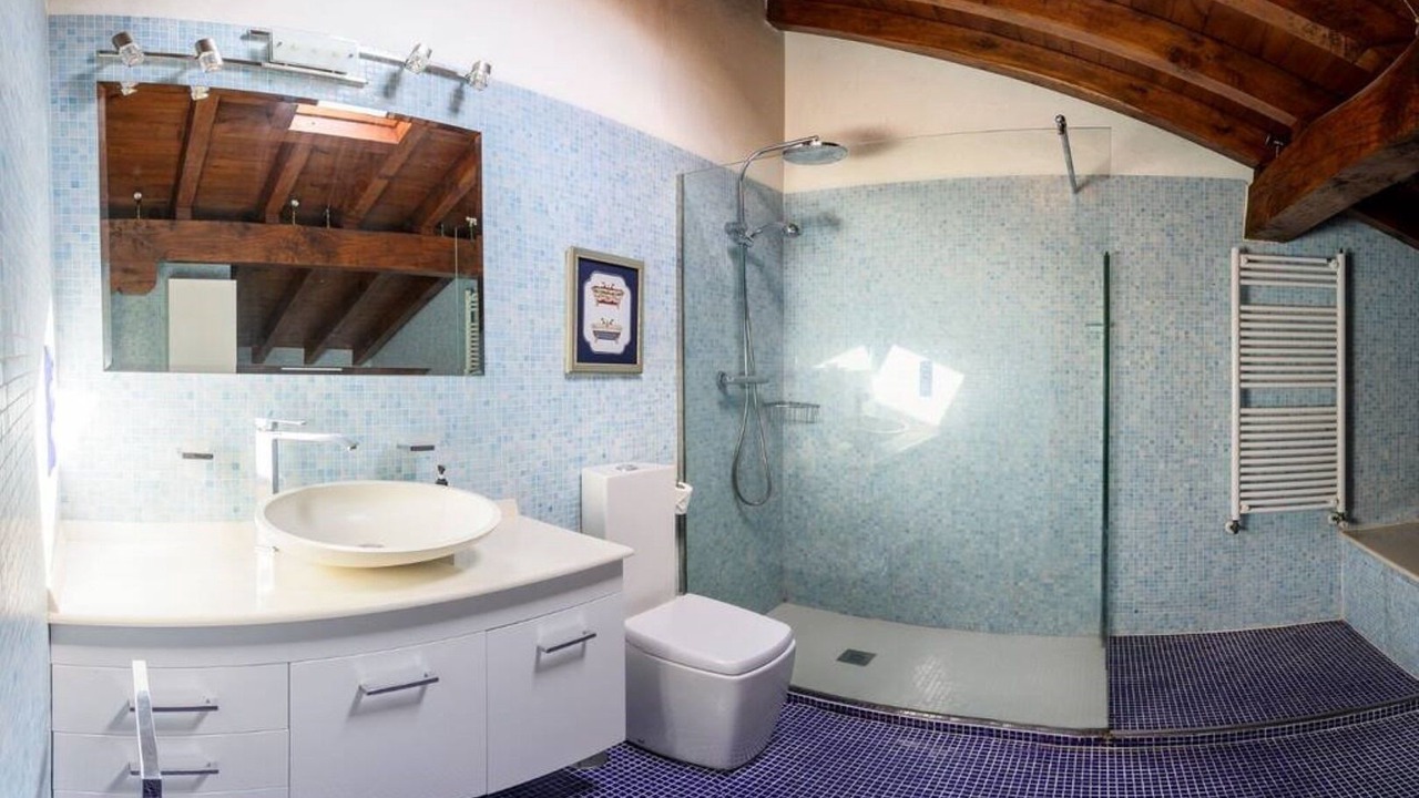 Photo of Bathroom in Mompia