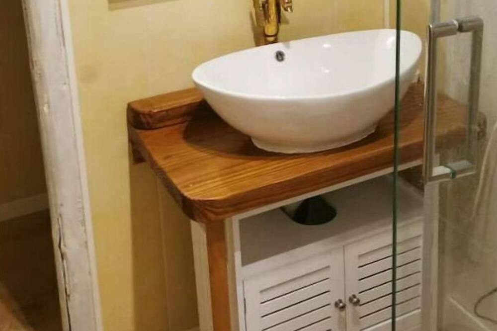 Photo of Bathroom in Brenod