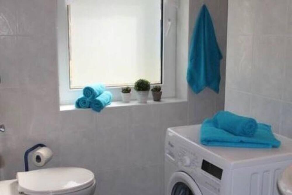 Photo of Bathroom in Parey