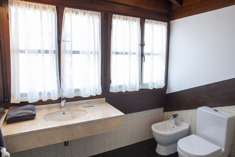 Photo of Bathroom in Luanco