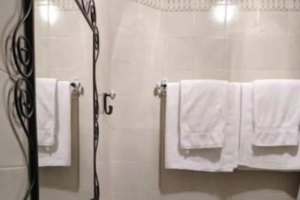 Photo of Bathroom in Hinojosa de Duero