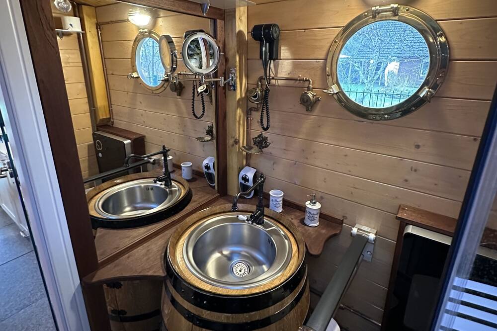 Photo of Bathroom in Neufeld