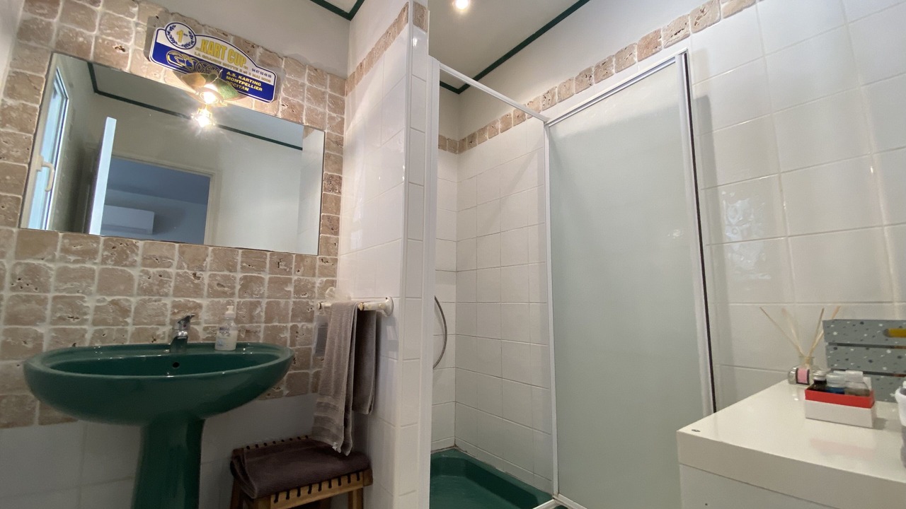 Photo of Bathroom in Garrigues