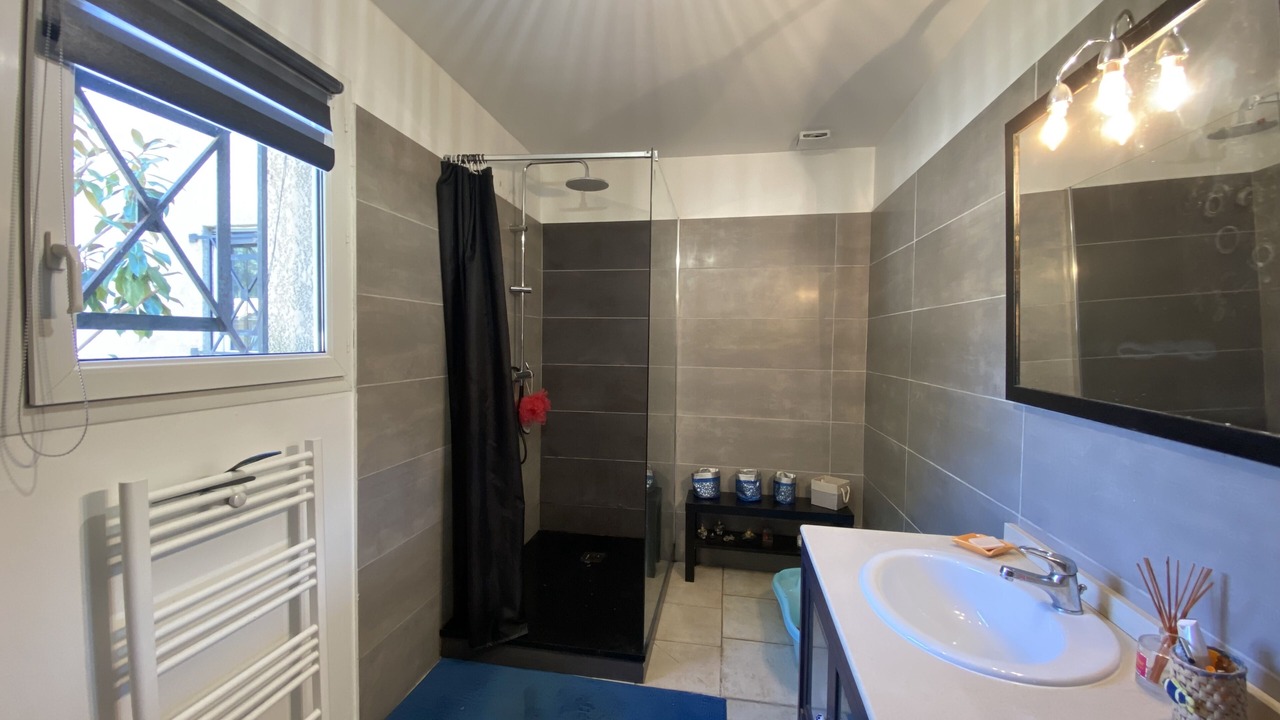 Photo of Bathroom in Garrigues
