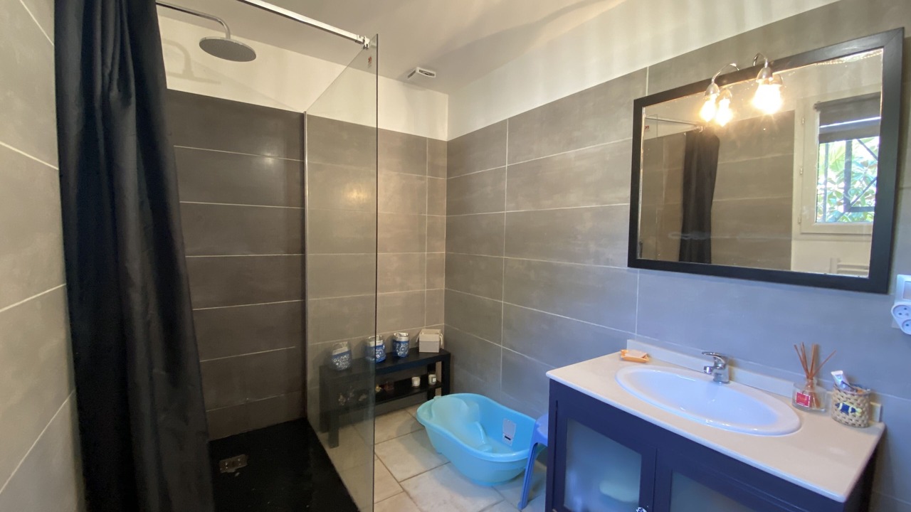 Photo of Bathroom in Garrigues