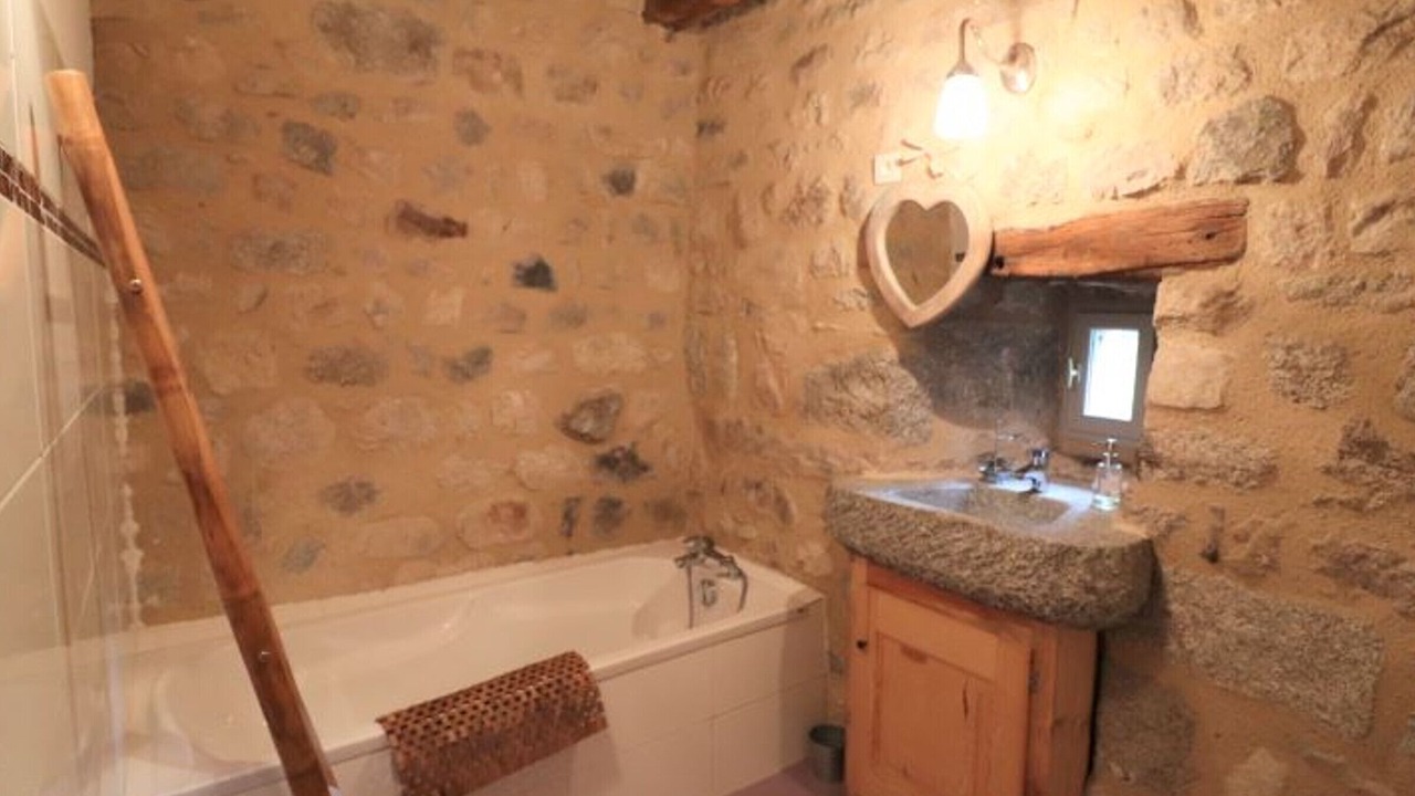 Photo of Bathroom in Saint-Remy-de-Chaudes-Aigues