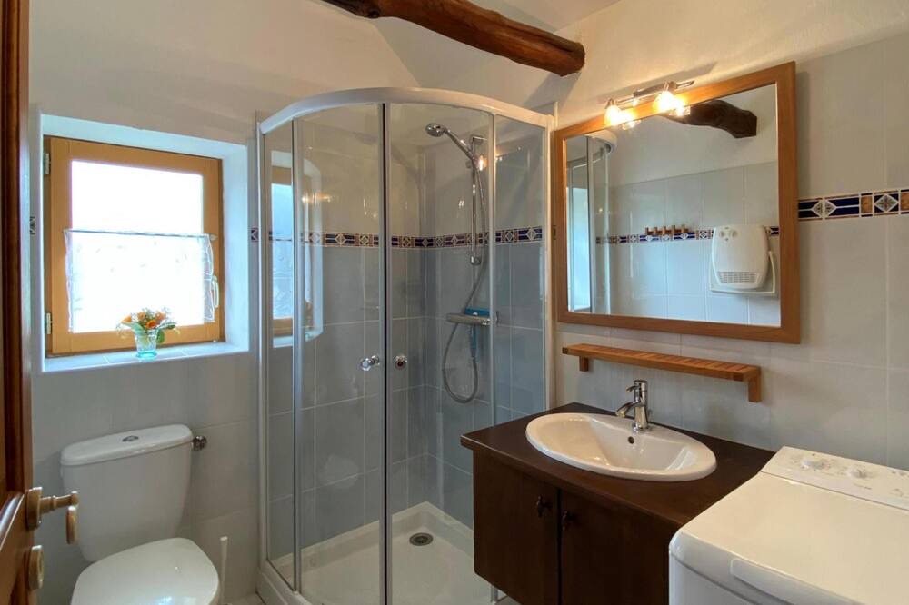 Photo of Bathroom in Connac