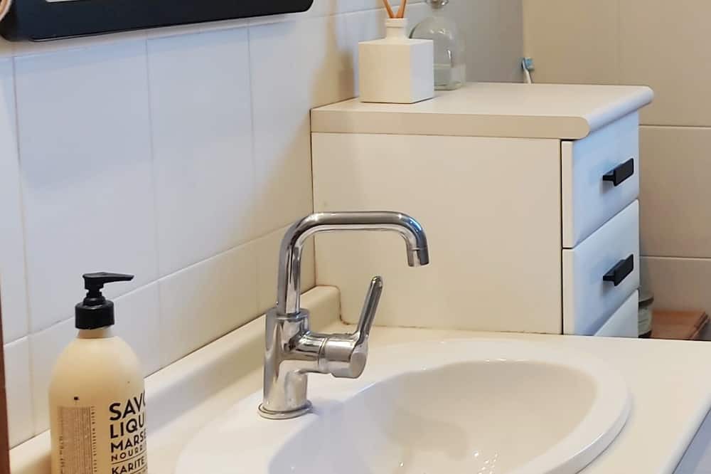 Photo of Bathroom in Lambesc