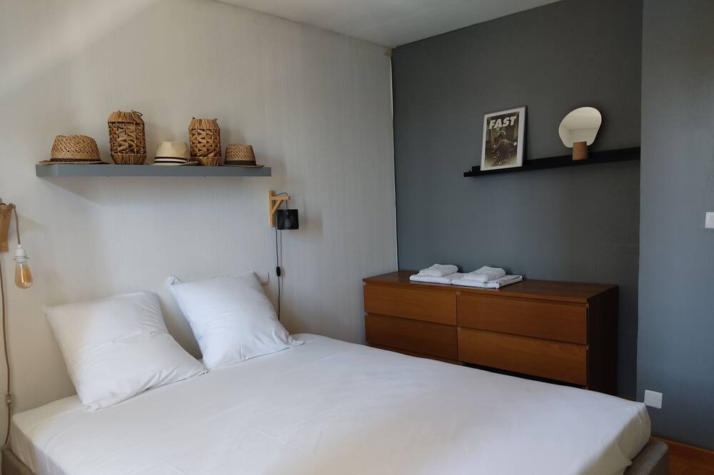 Photo of Bedroom in Lambesc