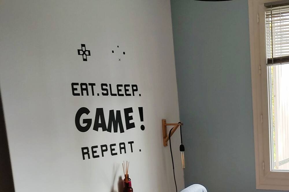 Photo of Bedroom in Lambesc
