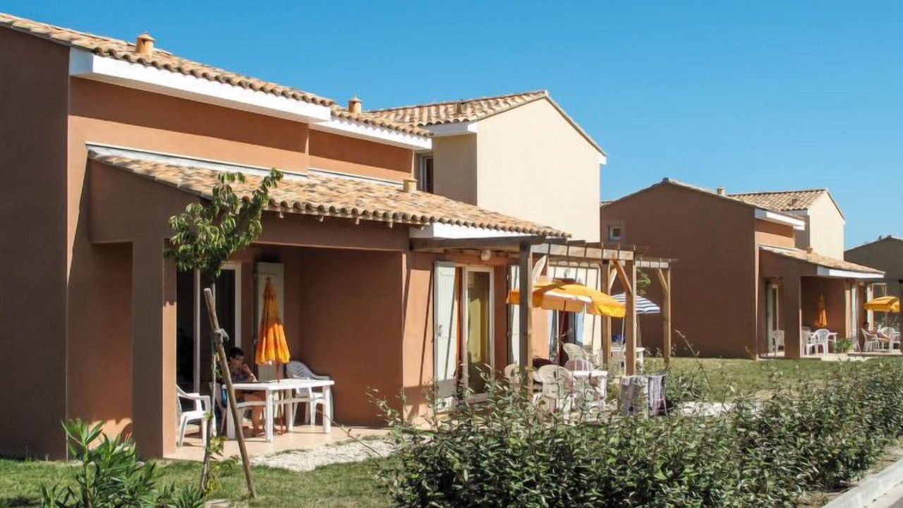 Photo of Buildings in Saint-Saturnin-les-Avignon