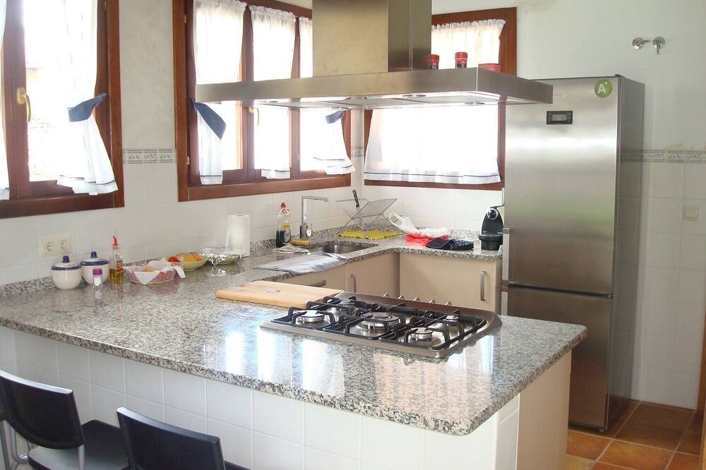 Photo of Kitchen in Pesues