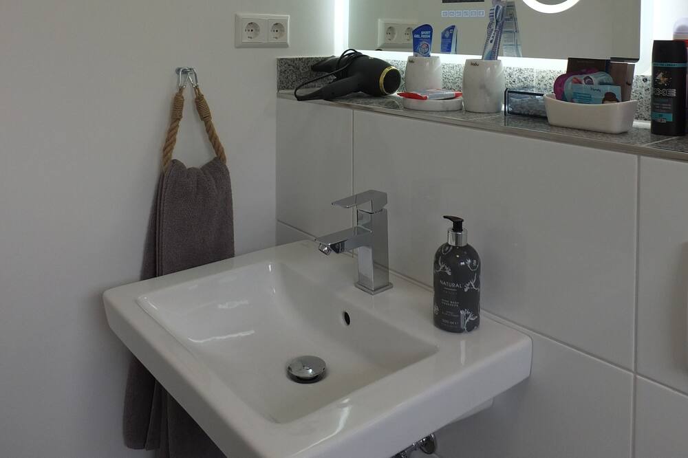 Photo of Bathroom in Kelsterbach