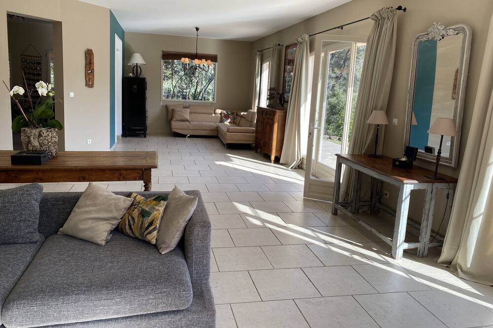 Photo of Livingroom in Vauvenargues