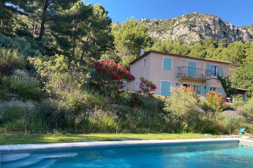 Photo of Outdoor in Vauvenargues