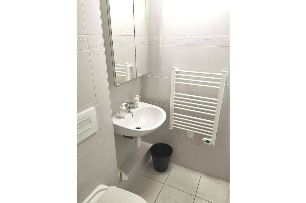 Photo of Bathroom in Bellegarde-sur-Valserine