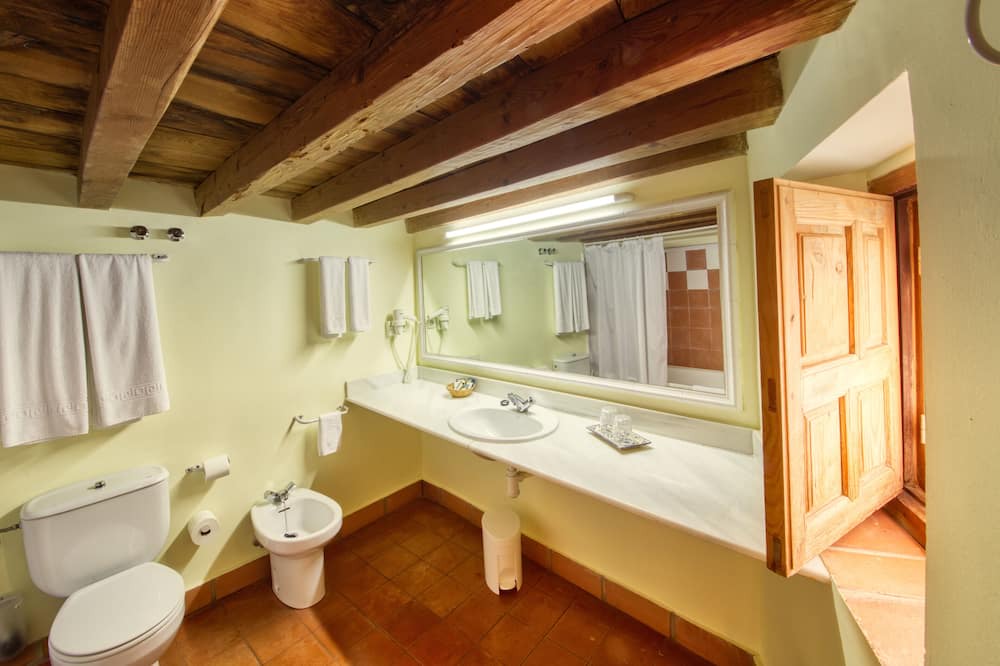 Photo of Bathroom in Valdeverdeja
