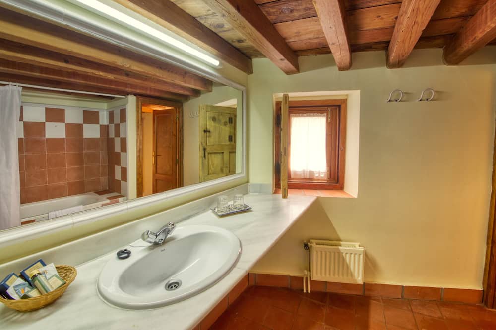 Photo of Bathroom in Valdeverdeja