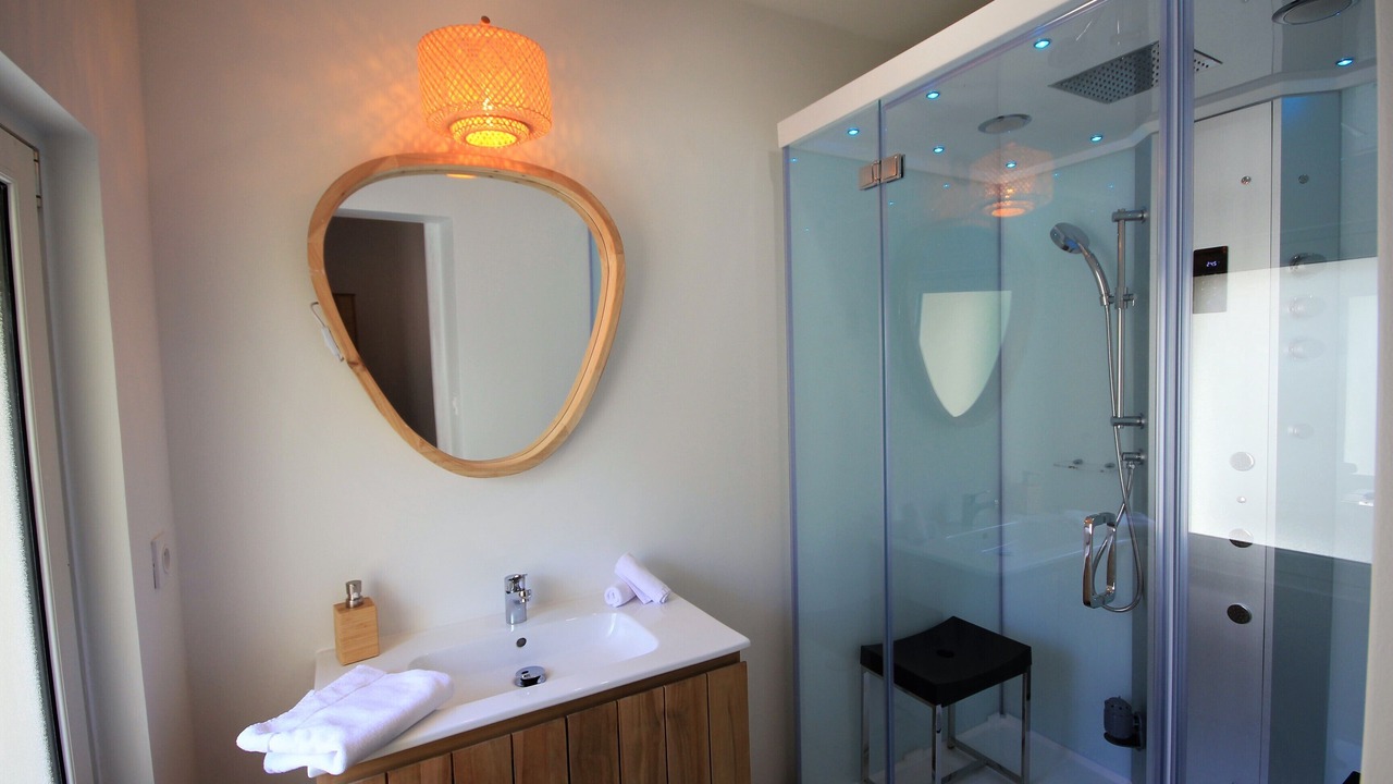 Photo of Bathroom in Avignon City Centre