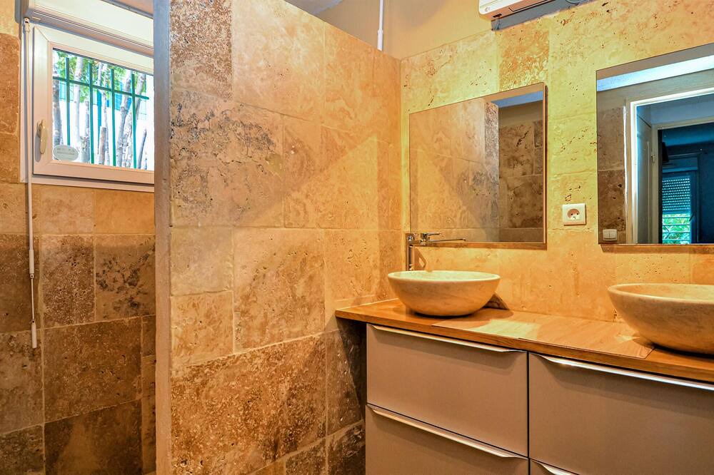 Photo of Bathroom in Cadereau