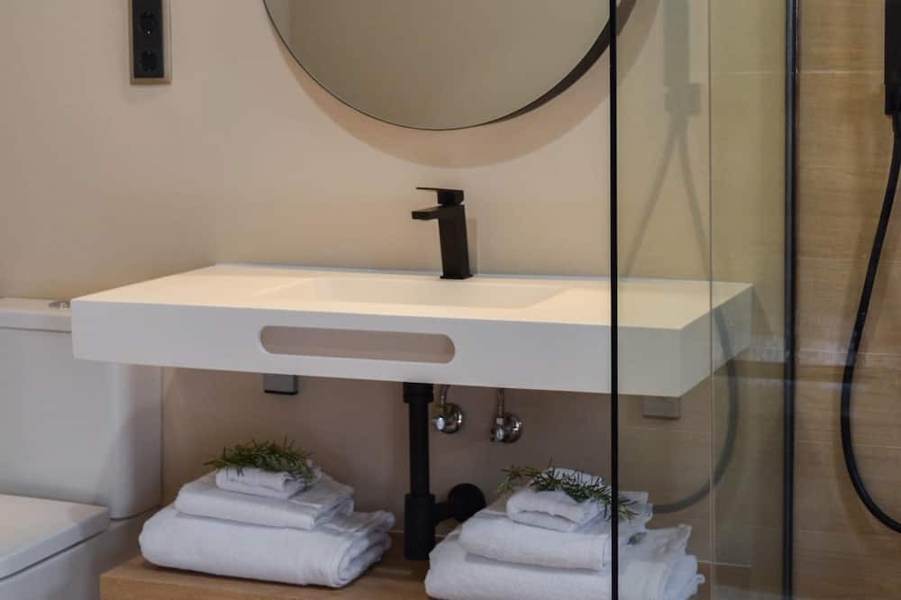 Photo of Bathroom in Maials