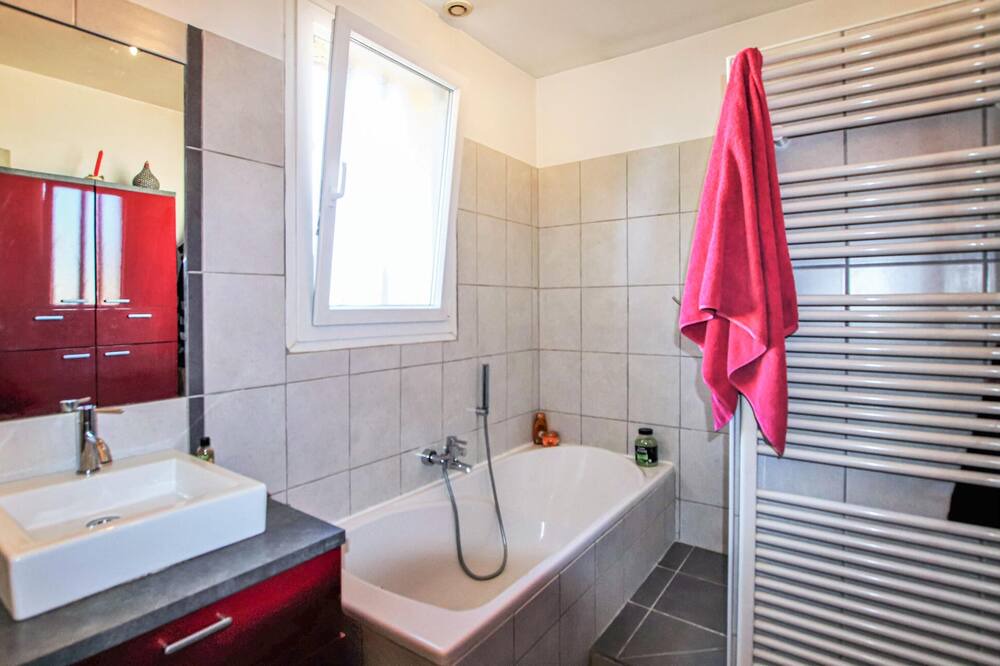 Photo of Bathroom in Montfavet