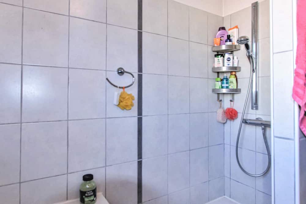 Photo of Bathroom in Montfavet