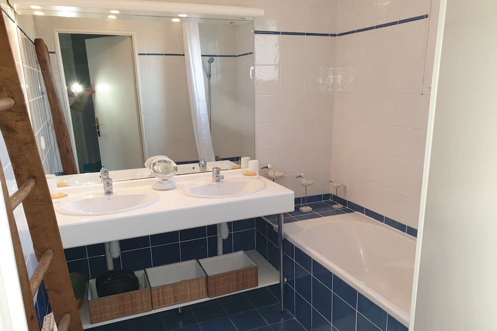 Photo of Bathroom in Morieres-les-Avignon
