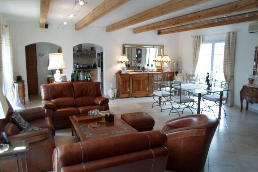 Photo of Livingroom in Saint-Saturnin-les-Avignon