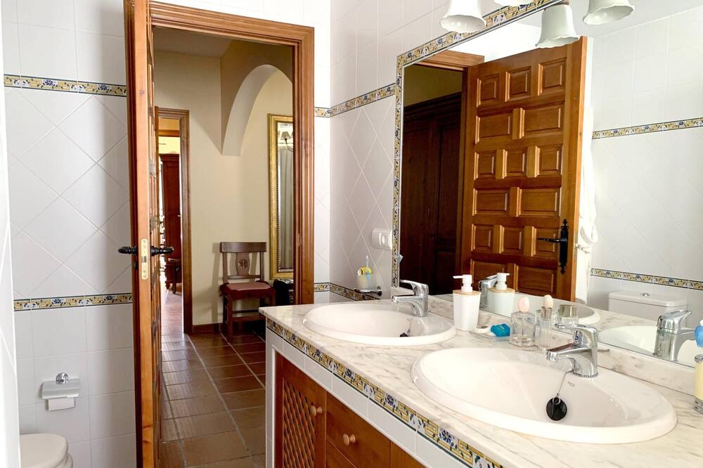 Photo of Bathroom in Aldehuela de la Boveda