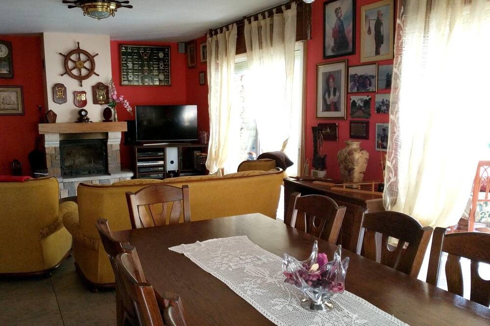 Photo of Livingroom in Tui