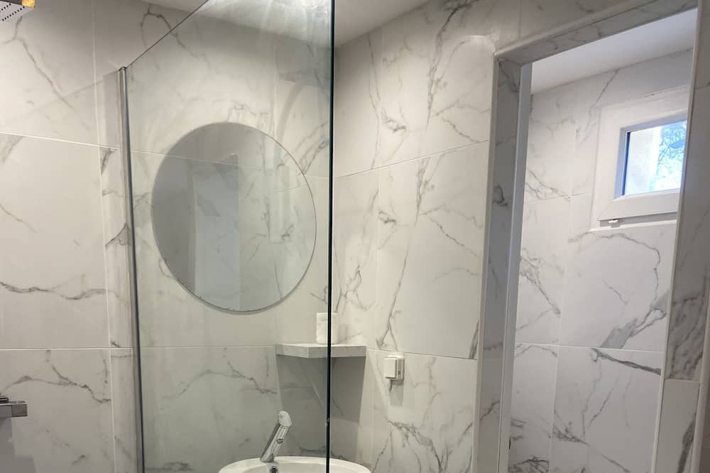 Photo of Bathroom in Port-Saint-Louis-du-Rhone